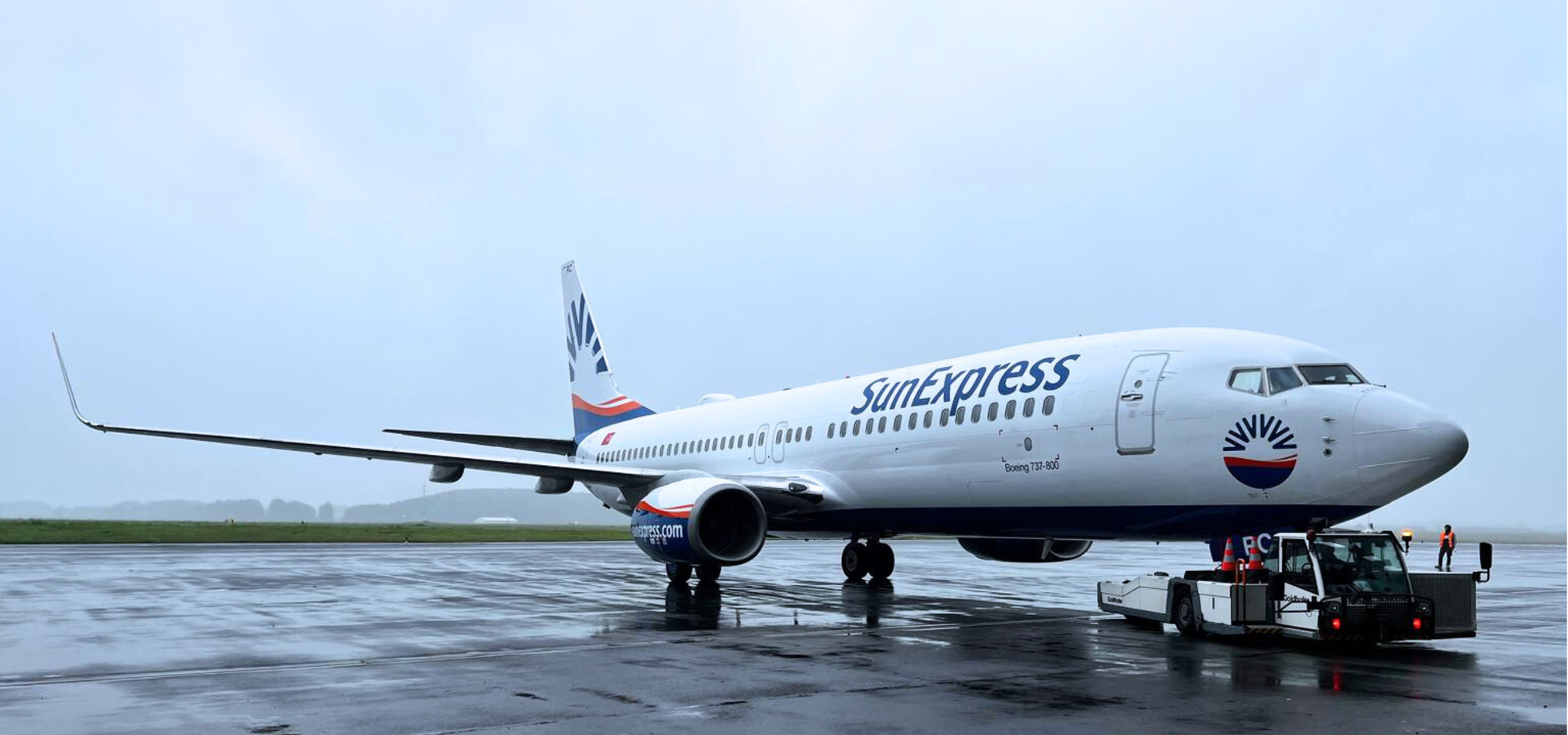 Stratos delivers 737-800 to SunExpress