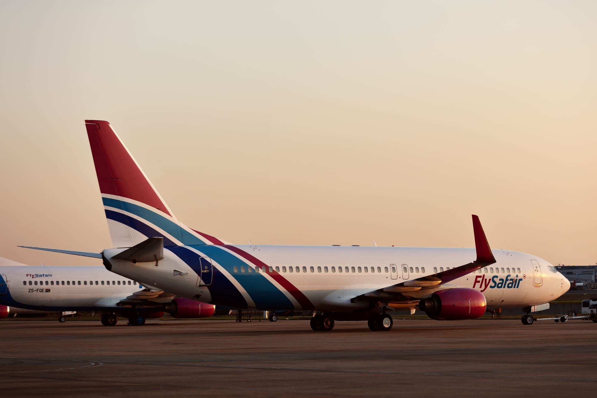 AELF Leases 737-800 to FlySafair