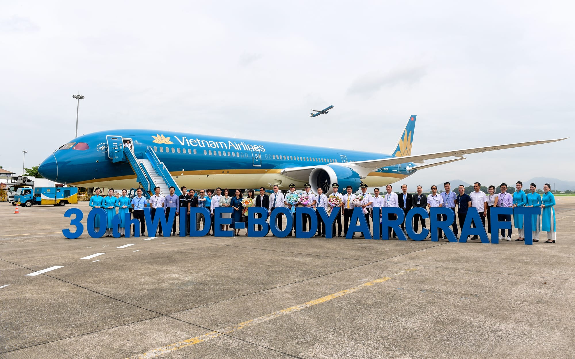 Vietnam Airlines Welcomes Boeing 787-10 Dreamliner To Its Fleet