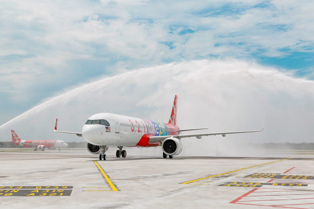 AerCap Announces Delivery Of First Three Airbus A321neo Aircraft To AirAsia As Part Of Fifteen Aircraft Deal