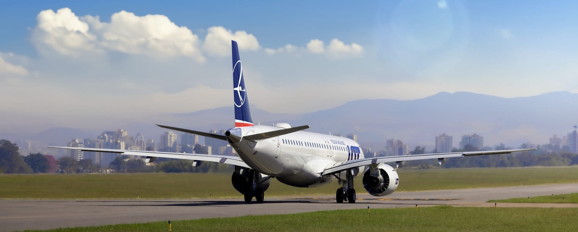 LOT Polish Airlines Receive First E195-E2