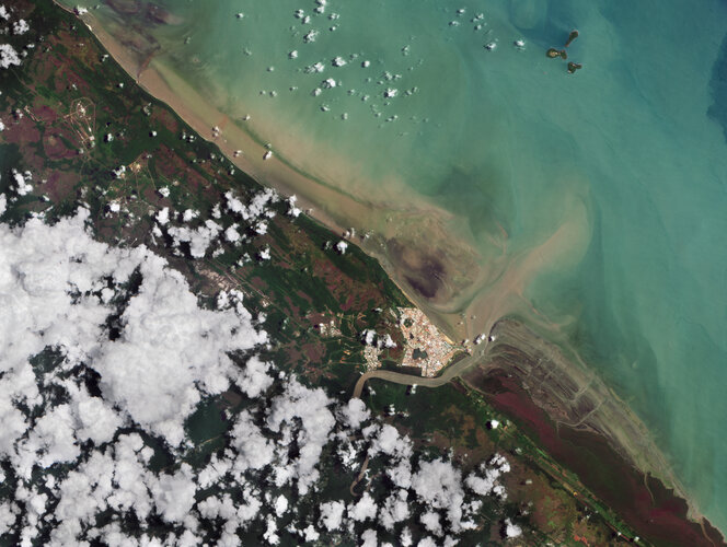 The Copernicus Sentinel-2B satellite captured this image over Europe’s Spaceport in French Guiana on 2 September, just ahead of the Sentinel-2C launch.